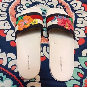 BRAND NEW.. Tommy Hilfiger, 11W (medium), slides